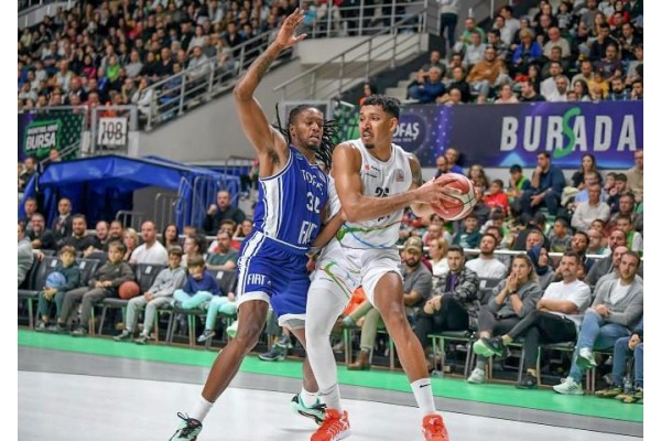 Petkimspor lidere kaybetti