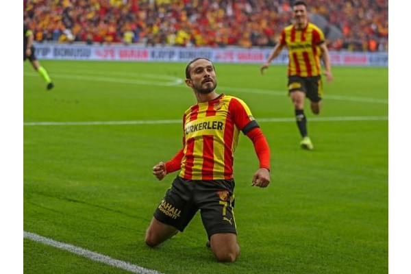 GÖZTEPELİ FUTBOLCUYA A MİLLİ FORMA GURURU