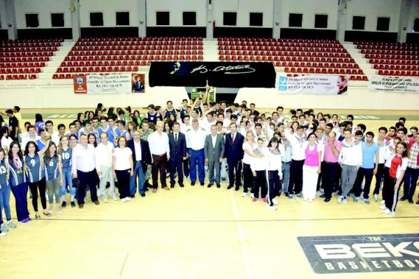 19 MAYIS SPOR ÖDÜLLERİ SAHİPLERİNİ BULDU