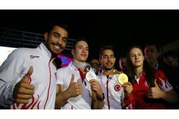 BÜYÜKŞEHİRDEN ŞAMPİYONLARA ÖDÜL