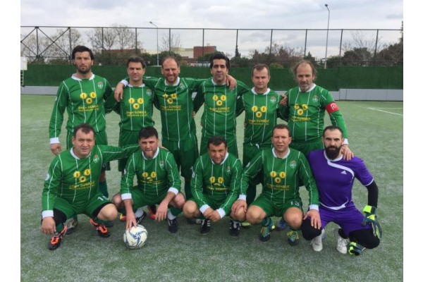 ALİAĞA MASTERLER 3 PUANLA DÖNDÜ