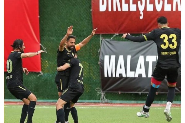 Aliağaspor FK zirvede