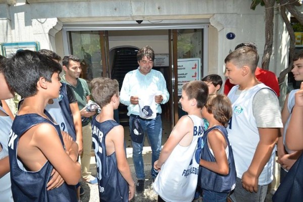 GENÇ BASKETBOLCULARDAN DEMİRAĞ’A ZİYARET