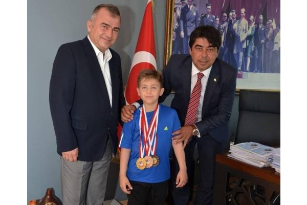 BAŞKAN DEMİRAĞ, ŞAMPİYONU MİSAFİR ETTİ