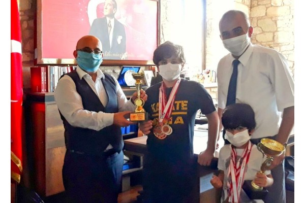 KARATECİ KARDEŞLERDEN ZİYARET