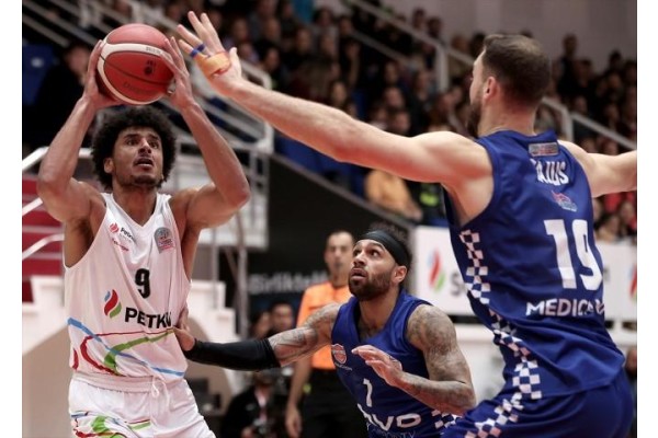 Çekişmeli maçı Petkimspor kazandı