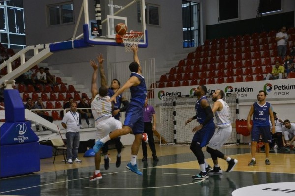 TÜRK TELEKOM: 84 PETKİM SPOR: 64