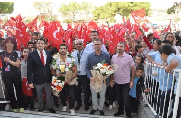 ŞAMPİYON ÖĞRETMEN ALİAĞA’DA