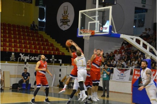 PETKİMSPOR: 65 - BAHÇEŞEHİR KOLEJİ: 90