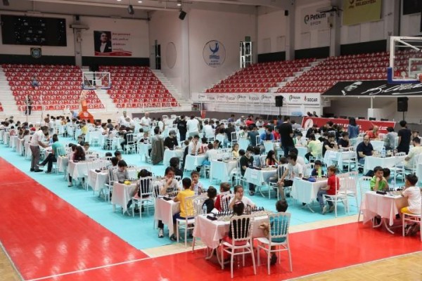 GELENEKSEL KYME SATRANÇ TURNUVASI SONA ERDİ