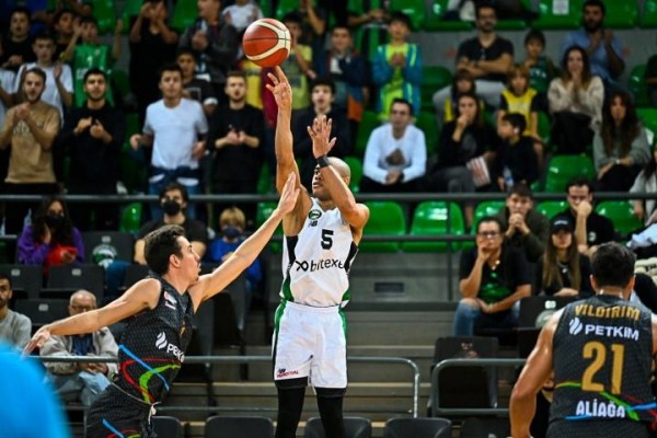 Petkimspor, deplasmanda kazandı