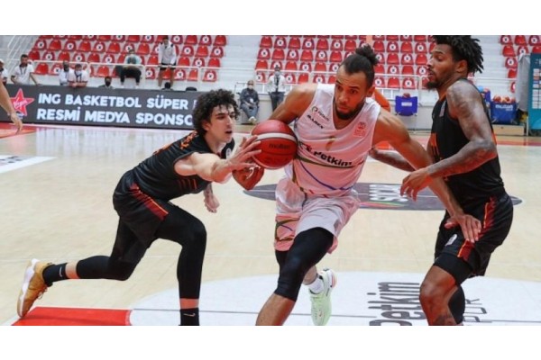 PETKİMSPOR'DA DEMİTRİUS CONGER TAKIMDAN AYRILDI
