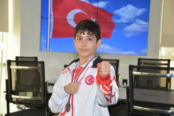 MİLLİ KARATECİDEN BÜYÜK BAŞARI