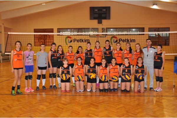 PETKİMLİ SULTANLARDAN ÇİFTE ŞAMPİYONLUK