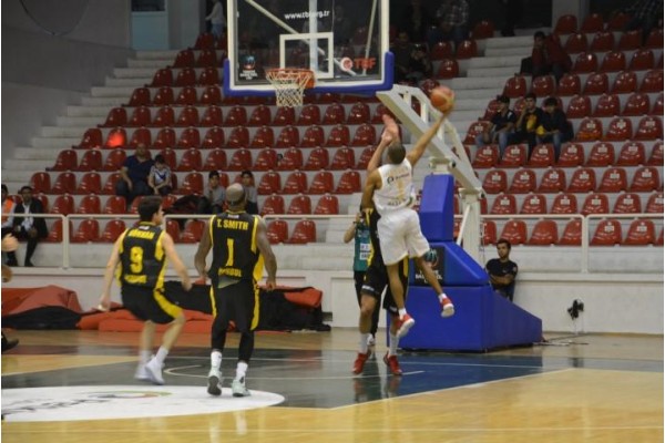 PETKİMSPOR: 67 – MANİSA BÜYÜKŞEHİR BELEDİYESPOR: 60