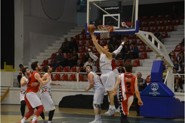 PETKİM ZİRVE YARIŞINI BIRAKMIYOR