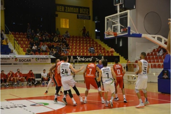 PETKİMSPOR’DAN KENDİ EVİNDE FARKLI GALİBİYET