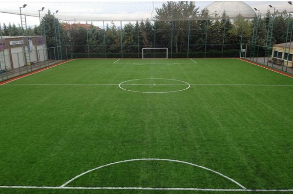 KALABAK FUTBOL SAHASINA KAVUŞUYOR