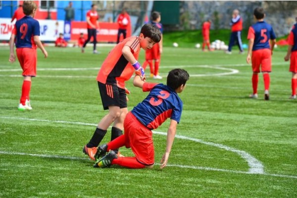 Uluslararası 12 Yaş Altı İzmir Kupası başlıyor