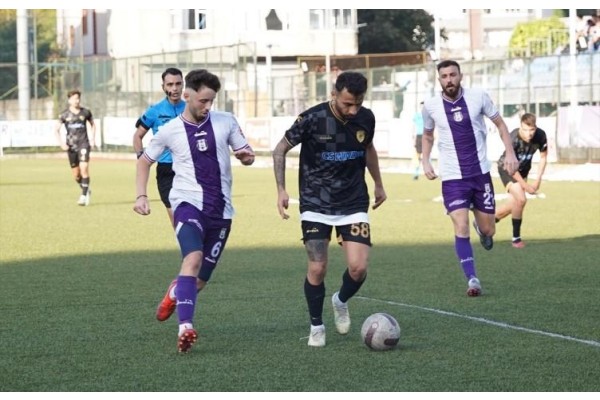 Aliağaspor FK zirveyi bırakmıyor