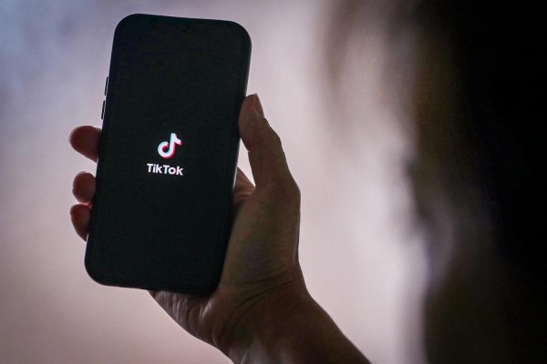 Seyahate çıkmadan önce TikTok video indirici ile gezi rehberlerini telefonuna kaydet