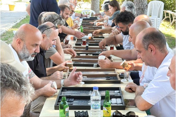 Tavla tutkunları turnuvada buluştu