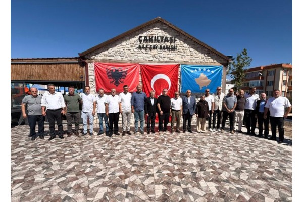 Arnavutlardan birlik kahvaltısı