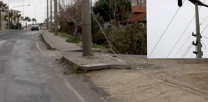 ELEKTRİK TELLERİ TEHLİKE SAÇIYOR