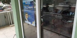 AK PARTİ İLÇE TEŞKİLAT BİNASINA SALDIRI